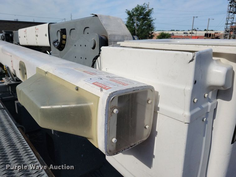 image for item JO9273 2010 Freightliner Business Class M2 106  bucket truck