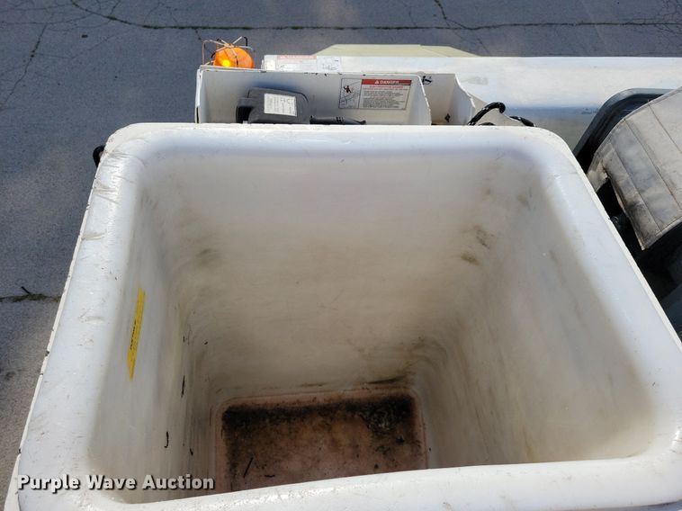 image for item JO9273 2010 Freightliner Business Class M2 106  bucket truck