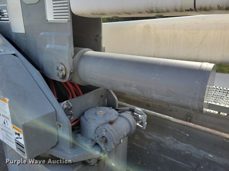 image for item JO9273 2010 Freightliner Business Class M2 106  bucket truck