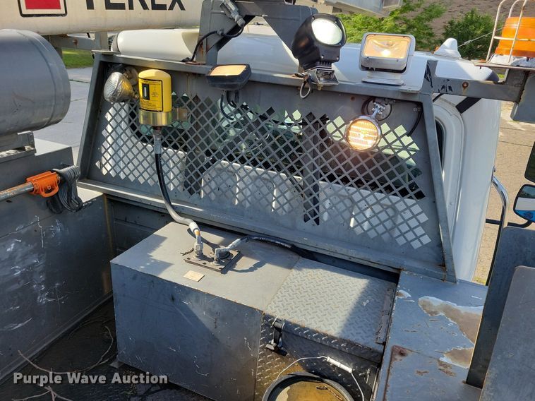 image for item JO9273 2010 Freightliner Business Class M2 106  bucket truck