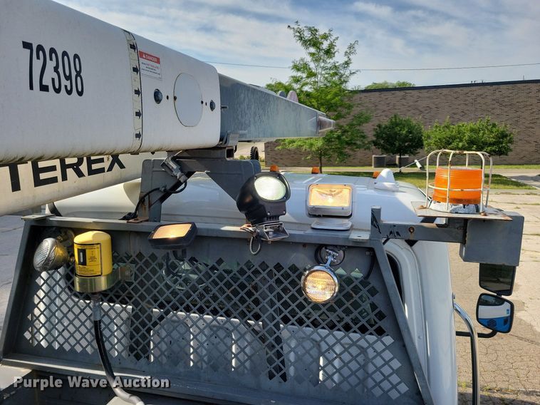 image for item JO9273 2010 Freightliner Business Class M2 106  bucket truck