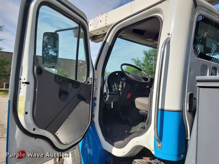 image for item JO9273 2010 Freightliner Business Class M2 106  bucket truck