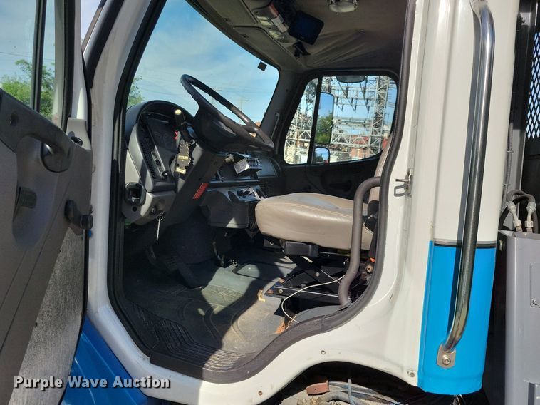 image for item JO9273 2010 Freightliner Business Class M2 106  bucket truck