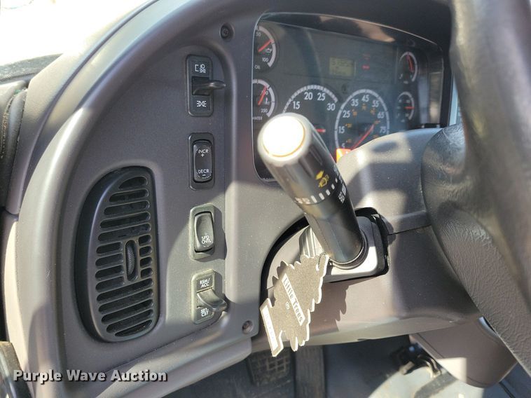 image for item JO9273 2010 Freightliner Business Class M2 106  bucket truck