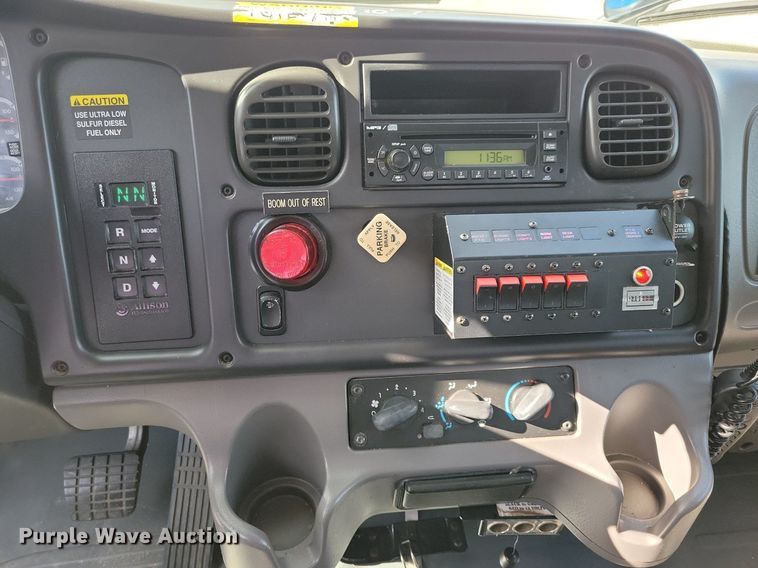 image for item JO9273 2010 Freightliner Business Class M2 106  bucket truck