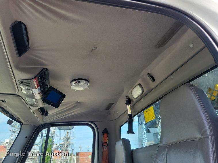 image for item JO9273 2010 Freightliner Business Class M2 106  bucket truck