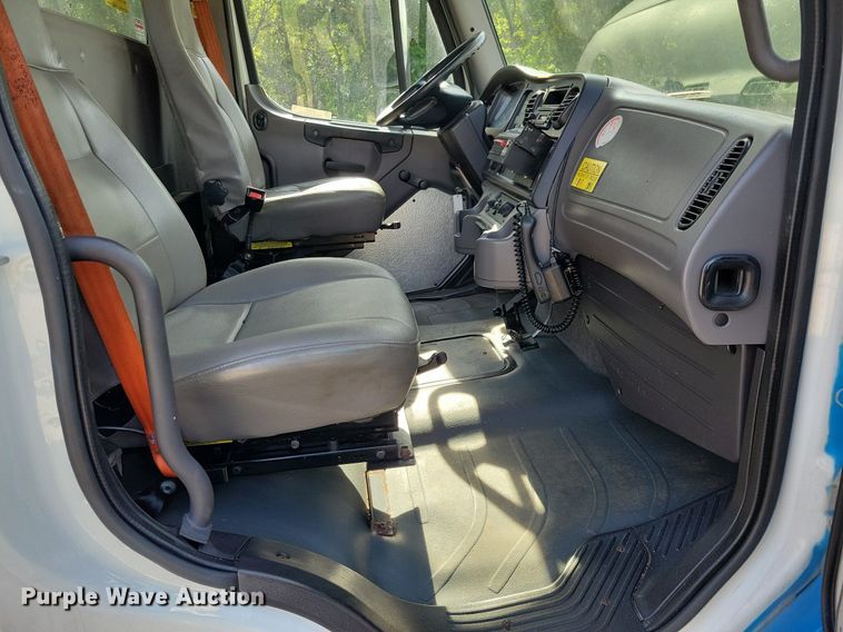 image for item JO9273 2010 Freightliner Business Class M2 106  bucket truck