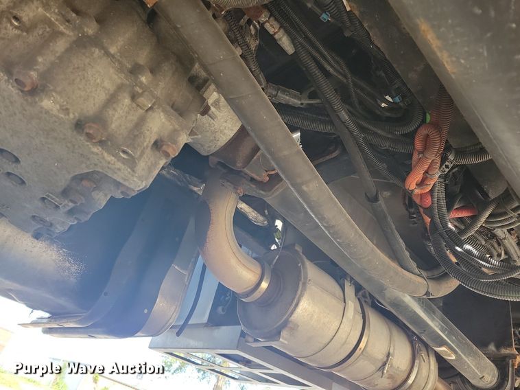 image for item JO9273 2010 Freightliner Business Class M2 106  bucket truck