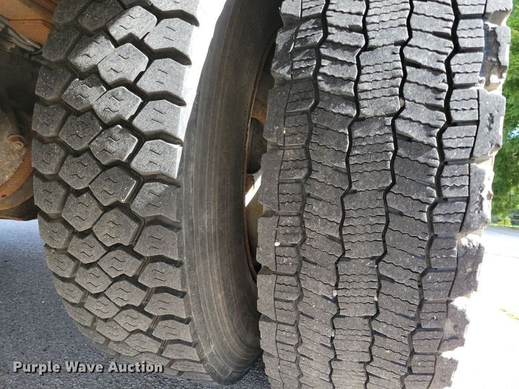 image for item JO9273 2010 Freightliner Business Class M2 106  bucket truck