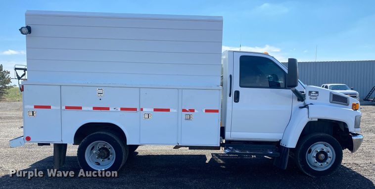 image for item KB9556 2006 Chevrolet C5500  utility / service truck