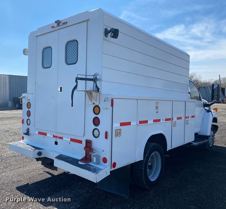 image for item KB9556 2006 Chevrolet C5500  utility / service truck