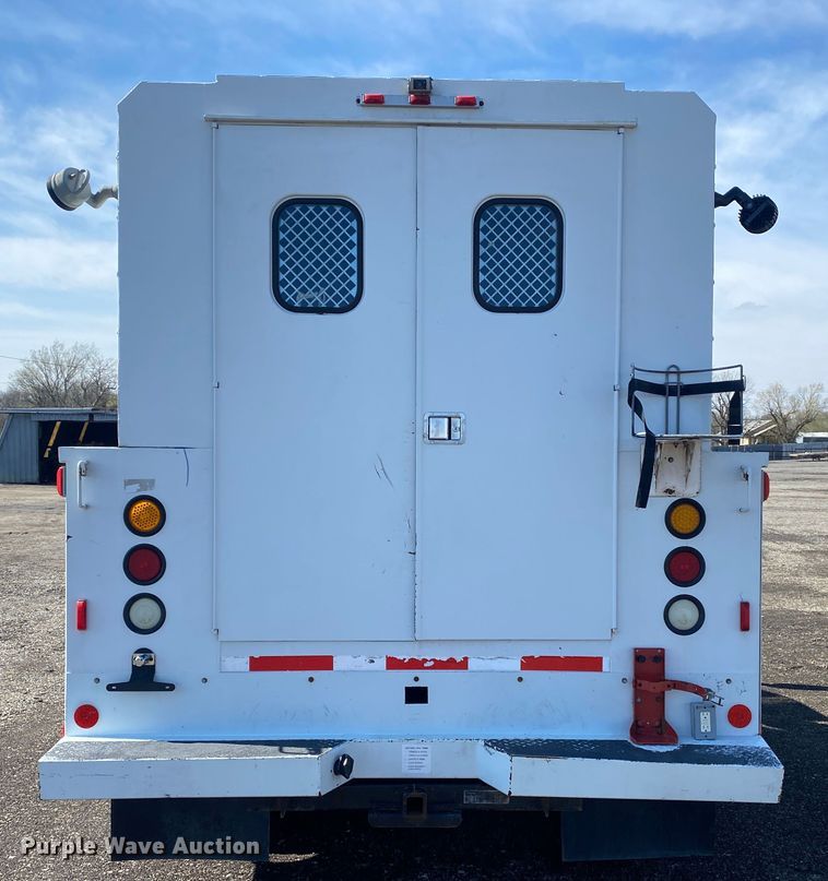 image for item KB9556 2006 Chevrolet C5500  utility / service truck