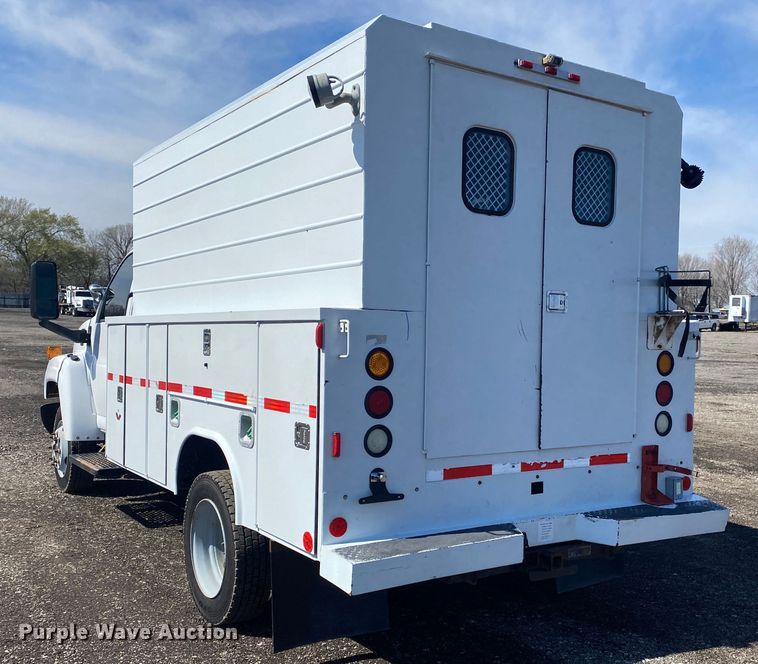 image for item KB9556 2006 Chevrolet C5500  utility / service truck