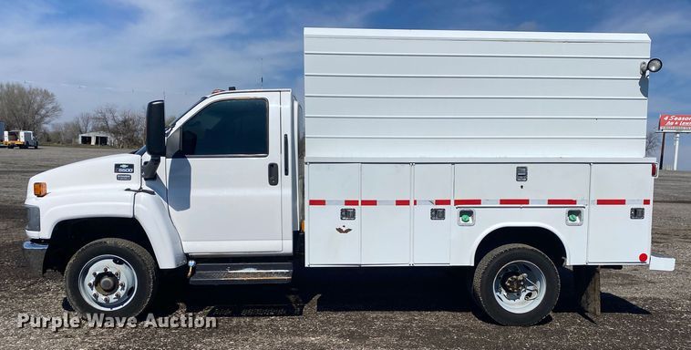 image for item KB9556 2006 Chevrolet C5500  utility / service truck