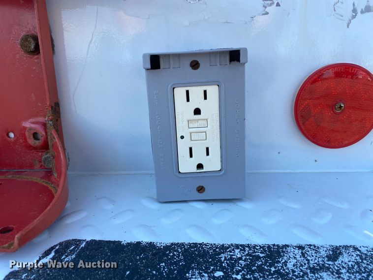 image for item KB9556 2006 Chevrolet C5500  utility / service truck