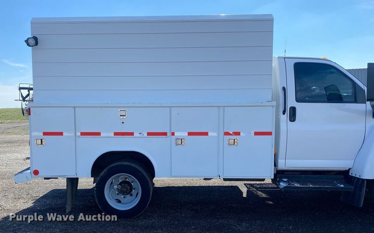 image for item KB9556 2006 Chevrolet C5500  utility / service truck