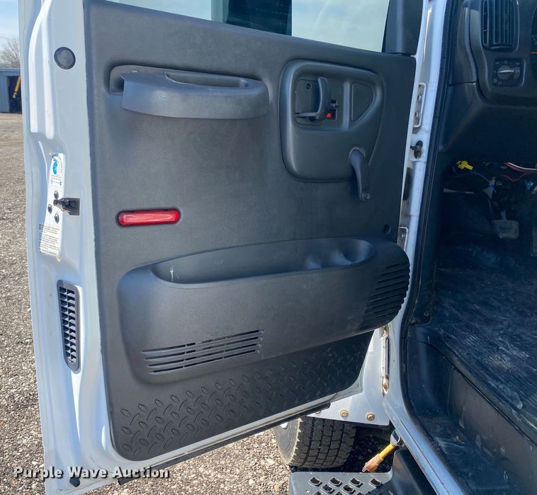 image for item KB9556 2006 Chevrolet C5500  utility / service truck