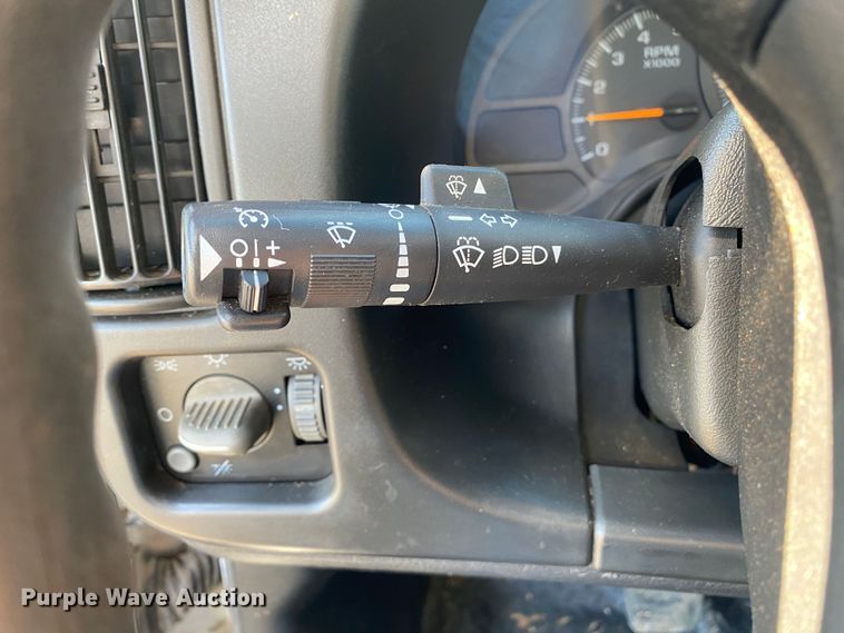 image for item KB9556 2006 Chevrolet C5500  utility / service truck