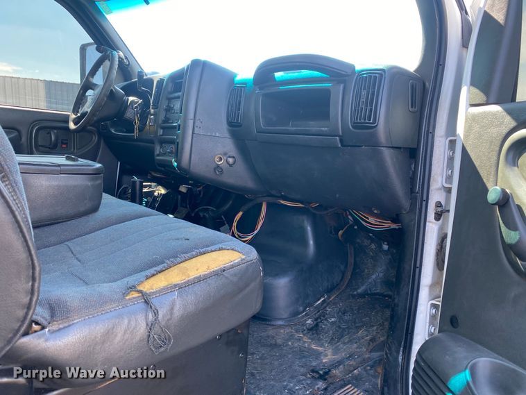 image for item KB9556 2006 Chevrolet C5500  utility / service truck