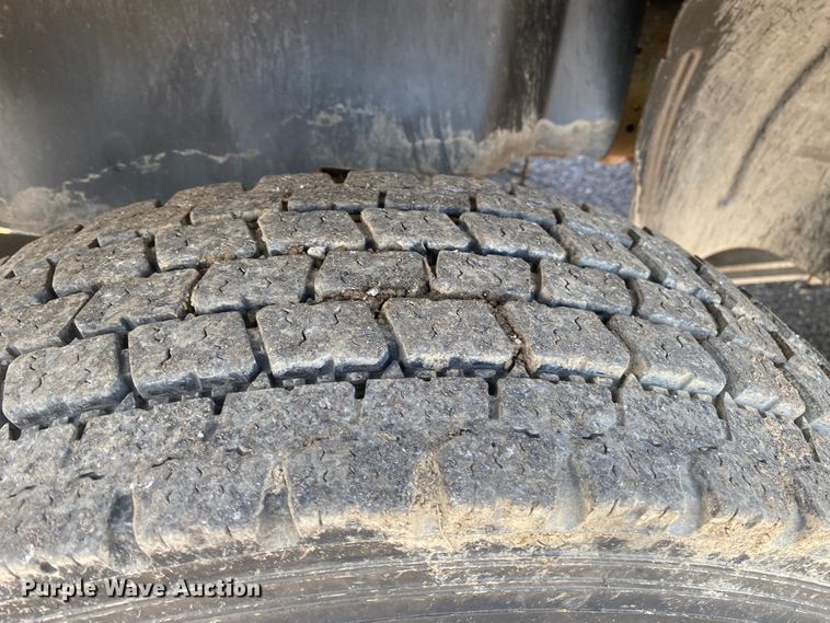 image for item KB9556 2006 Chevrolet C5500  utility / service truck