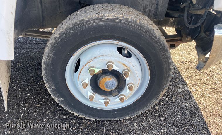 image for item KB9556 2006 Chevrolet C5500  utility / service truck