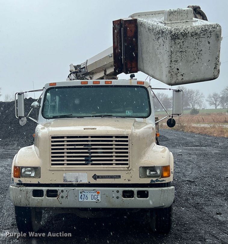 image for item KF9756 1990 International 4700  crew cab bucket truck