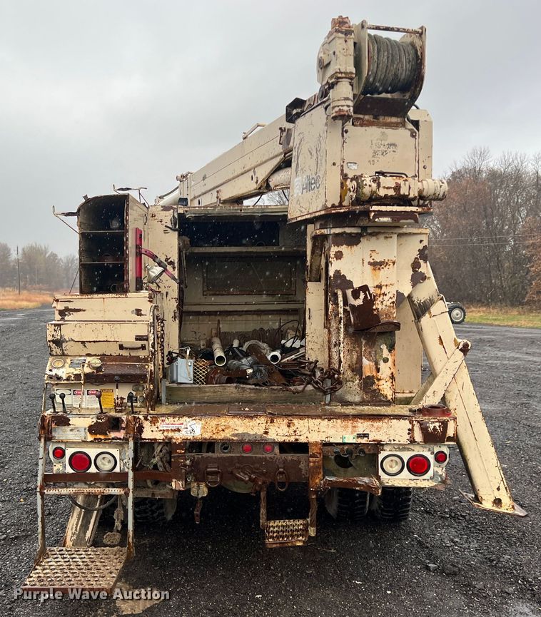 image for item KF9756 1990 International 4700  crew cab bucket truck