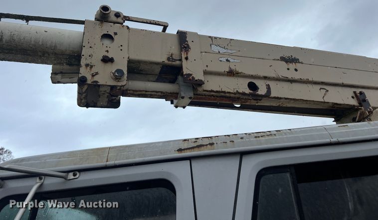 image for item KF9756 1990 International 4700  crew cab bucket truck