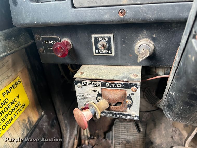 image for item KF9756 1990 International 4700  crew cab bucket truck