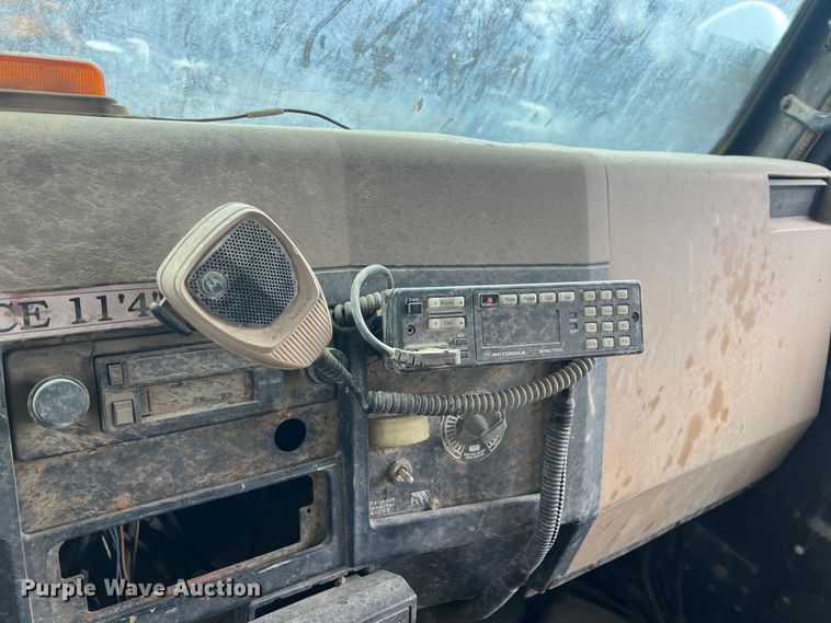 image for item KF9756 1990 International 4700  crew cab bucket truck