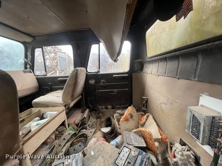 image for item KF9756 1990 International 4700  crew cab bucket truck