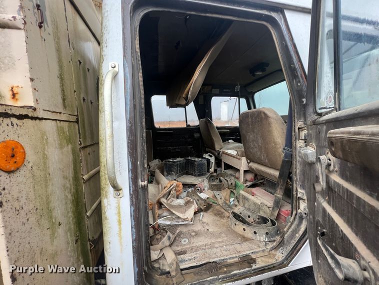 image for item KF9756 1990 International 4700  crew cab bucket truck