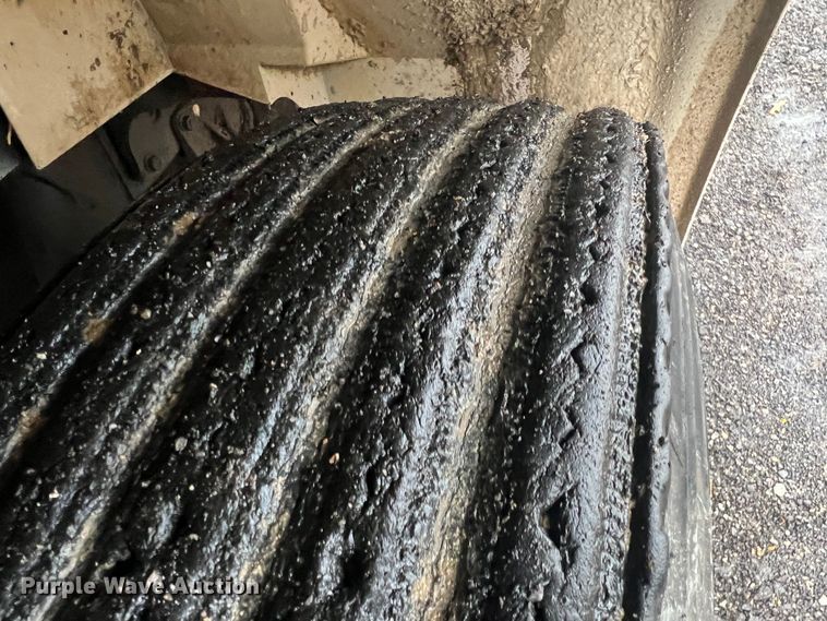 image for item KF9756 1990 International 4700  crew cab bucket truck