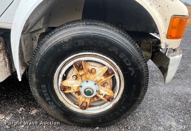 image for item KF9756 1990 International 4700  crew cab bucket truck