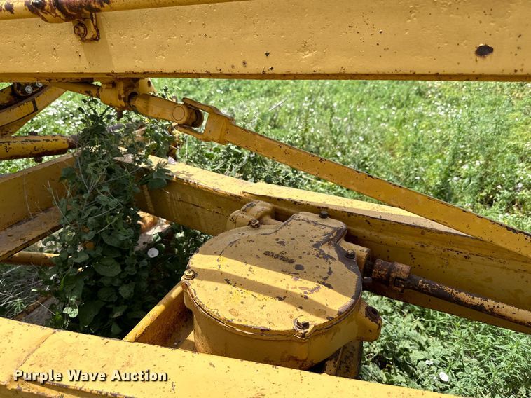 image for item KM9869 1959 Caterpillar 12  rigid frame motor grader