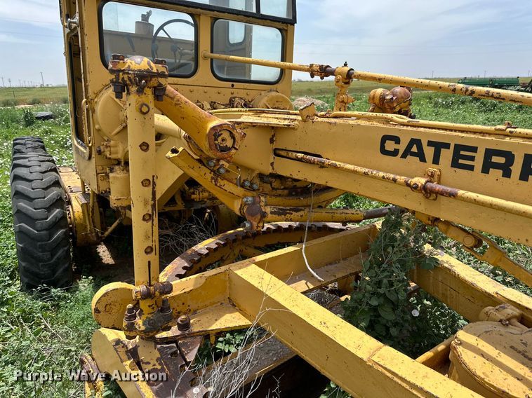 image for item KM9869 1959 Caterpillar 12  rigid frame motor grader