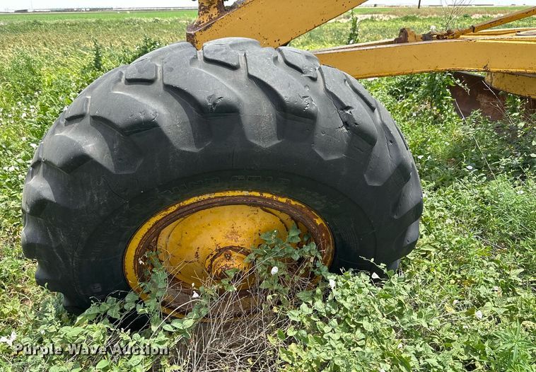 image for item KM9869 1959 Caterpillar 12  rigid frame motor grader