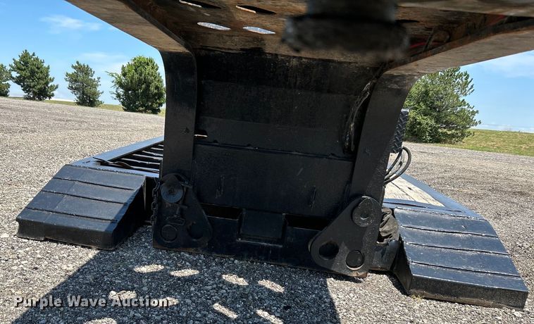 image for item KW9187 2006 X-L Specialized XL80MG  lowboy equipment trailer