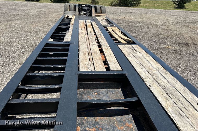 image for item KW9187 2006 X-L Specialized XL80MG  lowboy equipment trailer
