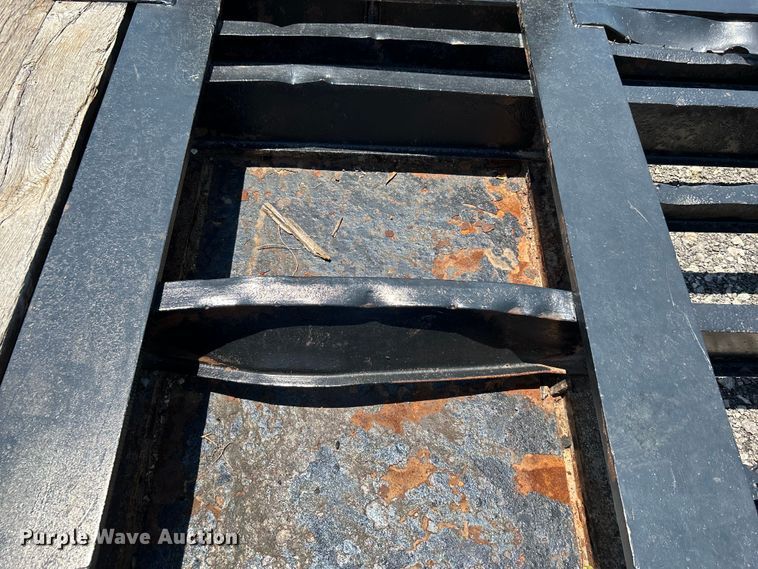 image for item KW9187 2006 X-L Specialized XL80MG  lowboy equipment trailer