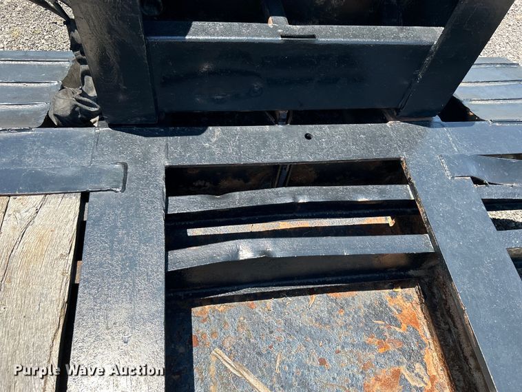 image for item KW9187 2006 X-L Specialized XL80MG  lowboy equipment trailer