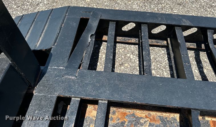 image for item KW9187 2006 X-L Specialized XL80MG  lowboy equipment trailer