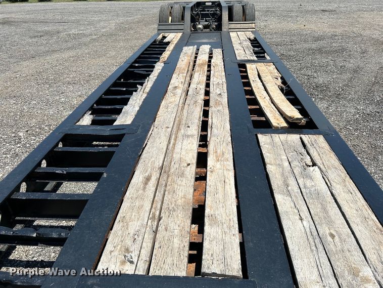 image for item KW9187 2006 X-L Specialized XL80MG  lowboy equipment trailer