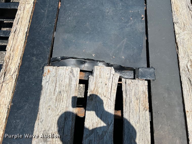 image for item KW9187 2006 X-L Specialized XL80MG  lowboy equipment trailer