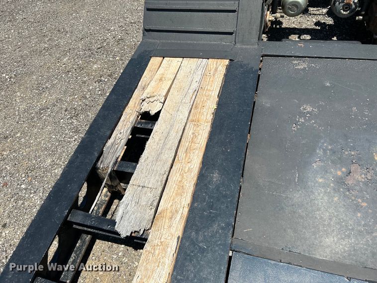 image for item KW9187 2006 X-L Specialized XL80MG  lowboy equipment trailer