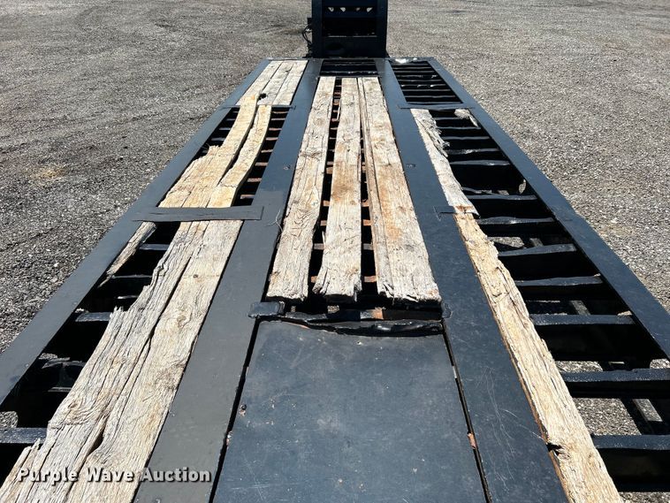 image for item KW9187 2006 X-L Specialized XL80MG  lowboy equipment trailer