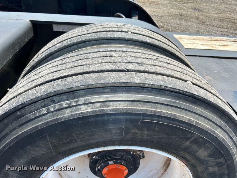 image for item KW9187 2006 X-L Specialized XL80MG  lowboy equipment trailer