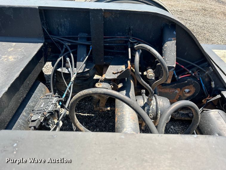 image for item KW9187 2006 X-L Specialized XL80MG  lowboy equipment trailer