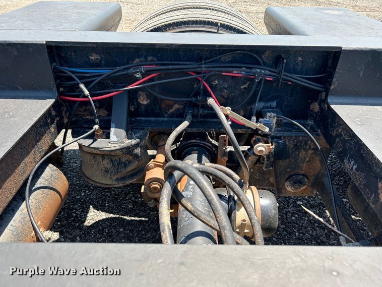 image for item KW9187 2006 X-L Specialized XL80MG  lowboy equipment trailer