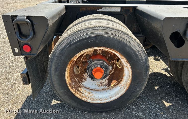 image for item KW9187 2006 X-L Specialized XL80MG  lowboy equipment trailer